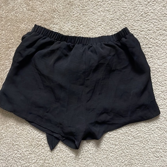 black shorts - Picture 2 of 2